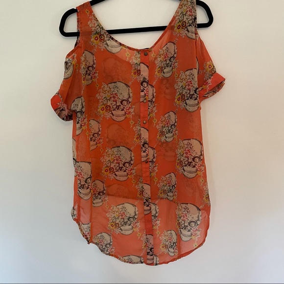 Skull and flower top - Picture 3 of 5